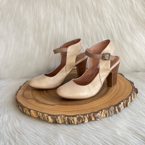 LIKE NEW Miz Mooz Janna leather heels - Picture 2 of 9